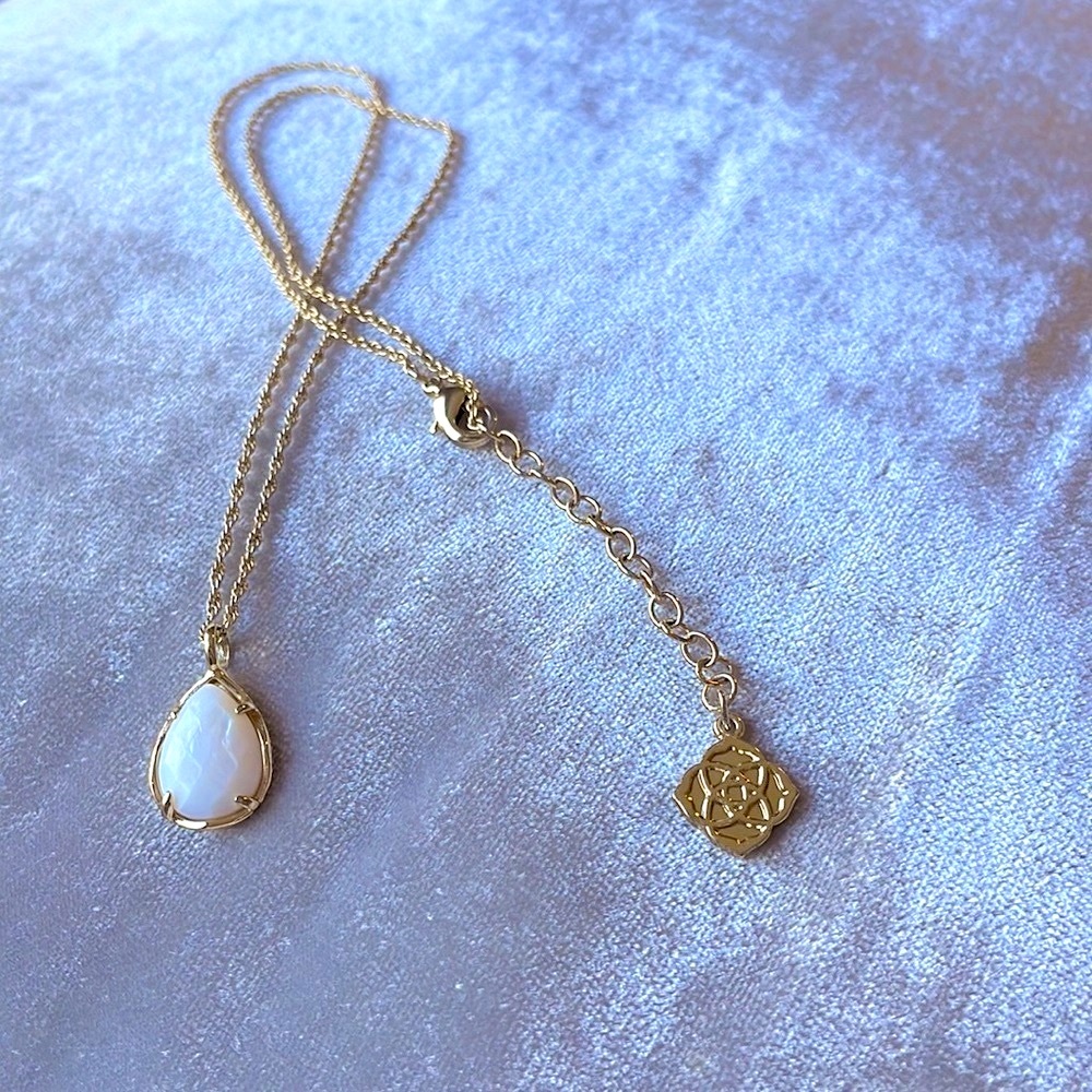 Kendra Scott Kiri Teardrop Pendant - Ivory Mother of Pearl